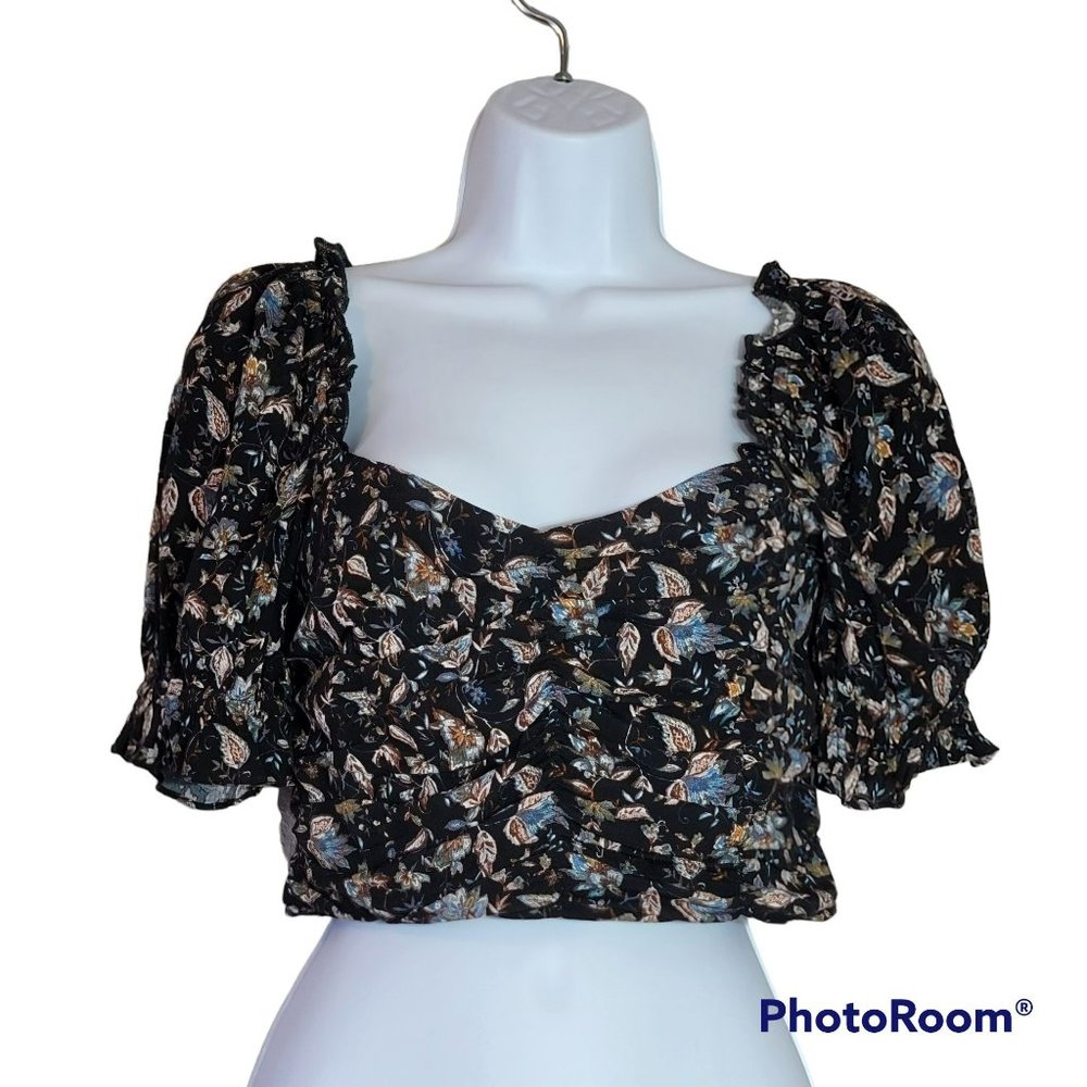 y&i Clothing Boutique Women's Medium Black Floral Cropped Top  EUC